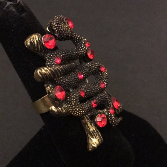 Unique Snake Ring - Picture 3 of 8